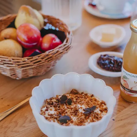 Sainte Raphine Hotel *