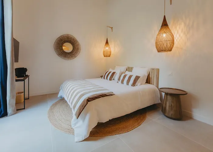 Sainte Raphine Hotel *